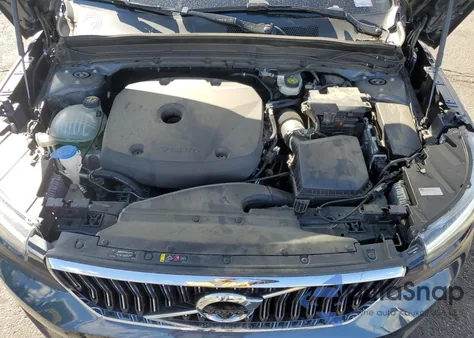 2022 Volvo Xc40 T4 Inscription z USA, uszkodzony, nr VIN YV4AC2HL9N2689003